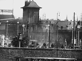 Sov�tské tanky ve Východním Berlín�.