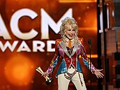 Dolly Partonová p�ebírá 3. dubna 2016 cenu Texe Rittera na 51. ro�níku...
