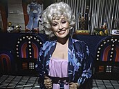 Zp�va�ka a here�ka Dolly Partonová na ve�írku po premié�e svého filmu �Od...