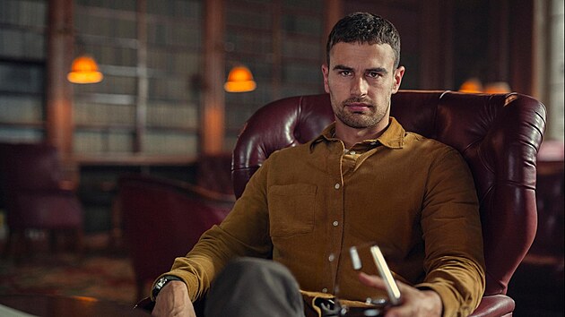 Theo James v seriálu Gentlemani