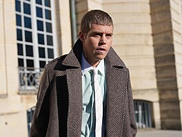Yung Lean p�ed p�ehlídkou Dior b�hem pa�í�ského týdne pánské módy pro...