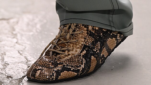 Model na p�ehl�dce Onitsuka Tiger b�hem mil�nsk�ho t�dne m�dy pro �eny, podzim/zima 2026�2027. 25. �nora 2026. (Foto: Marco Mantovani/Getty Images)