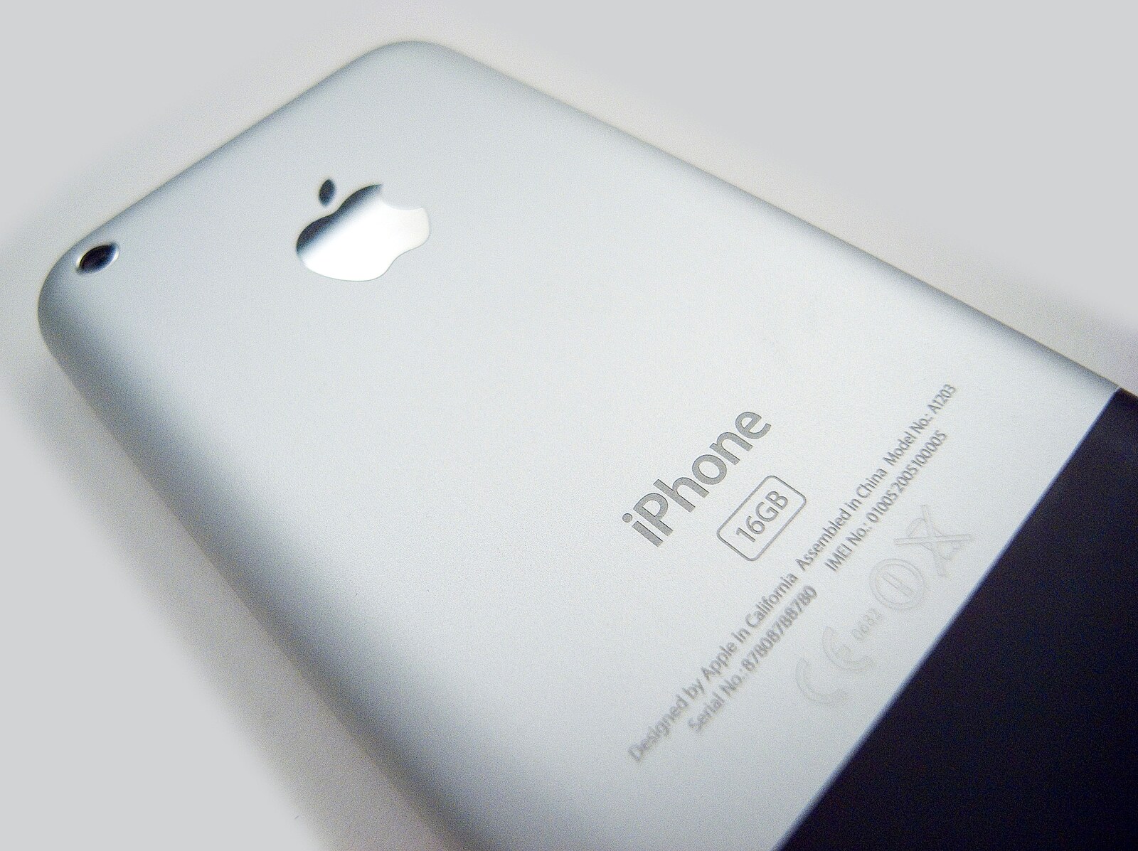 Když technologie nestačí, nastupuje značka. Apple testuje hranice věrnosti | Názory