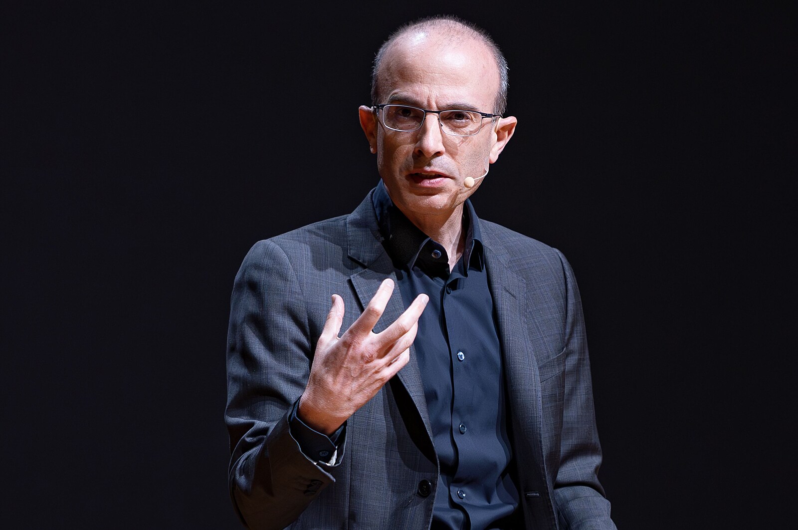 Globální celebrita i sekulární prorok. Do Prahy míří Yuval Noah Harari, autor slavného Sapiens | Orientace