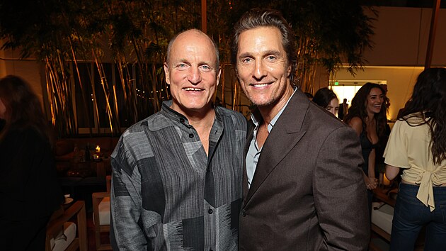 LOS ANGELES, KALIFORNIE � 17. ZÁ�Í: Woody Harrelson (vlevo) a Matthew...