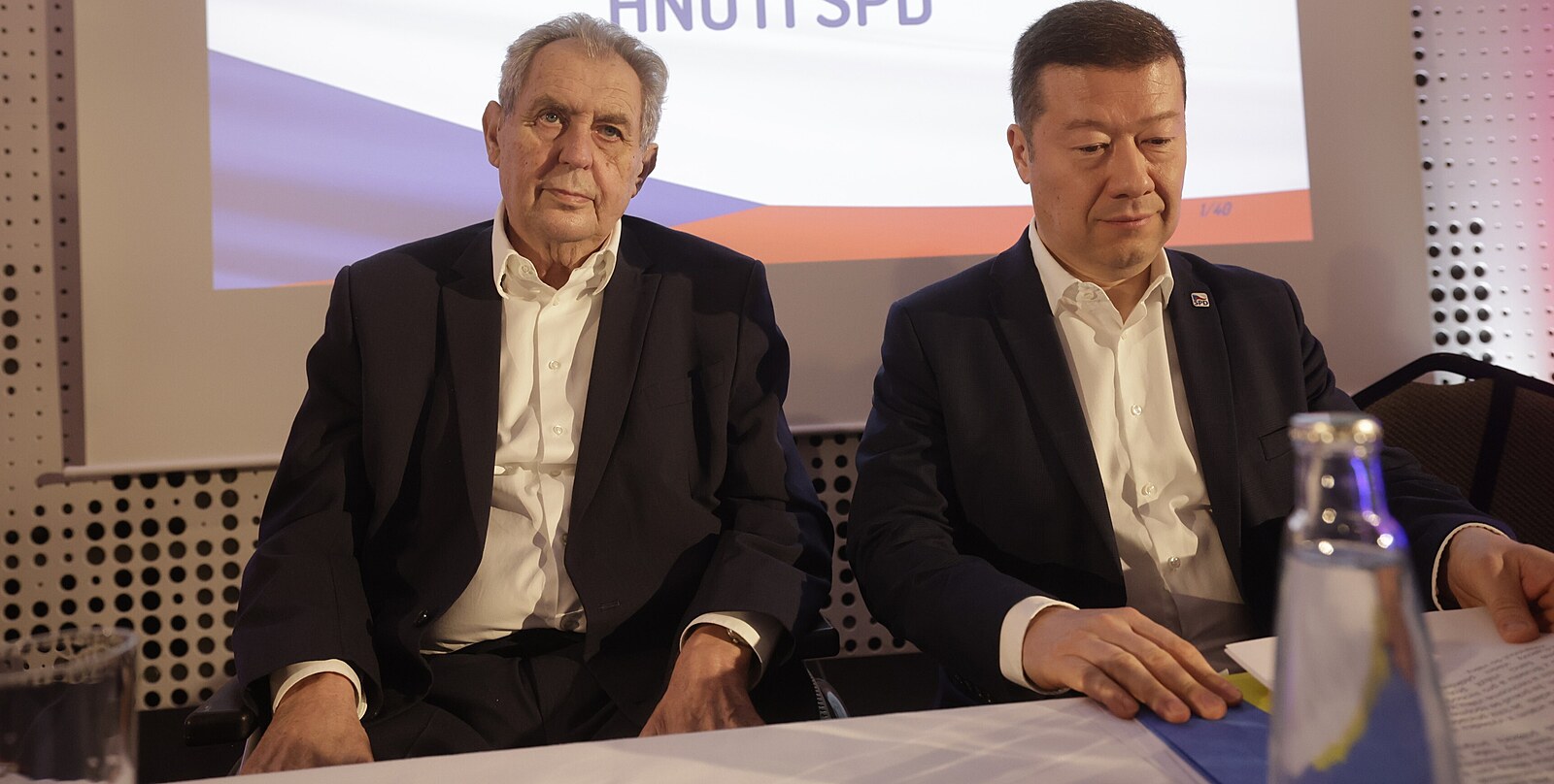 NÁZOR: Kdo je tady kolaborant? Proč nejen Zeman a Okamura používají silná emoční slova