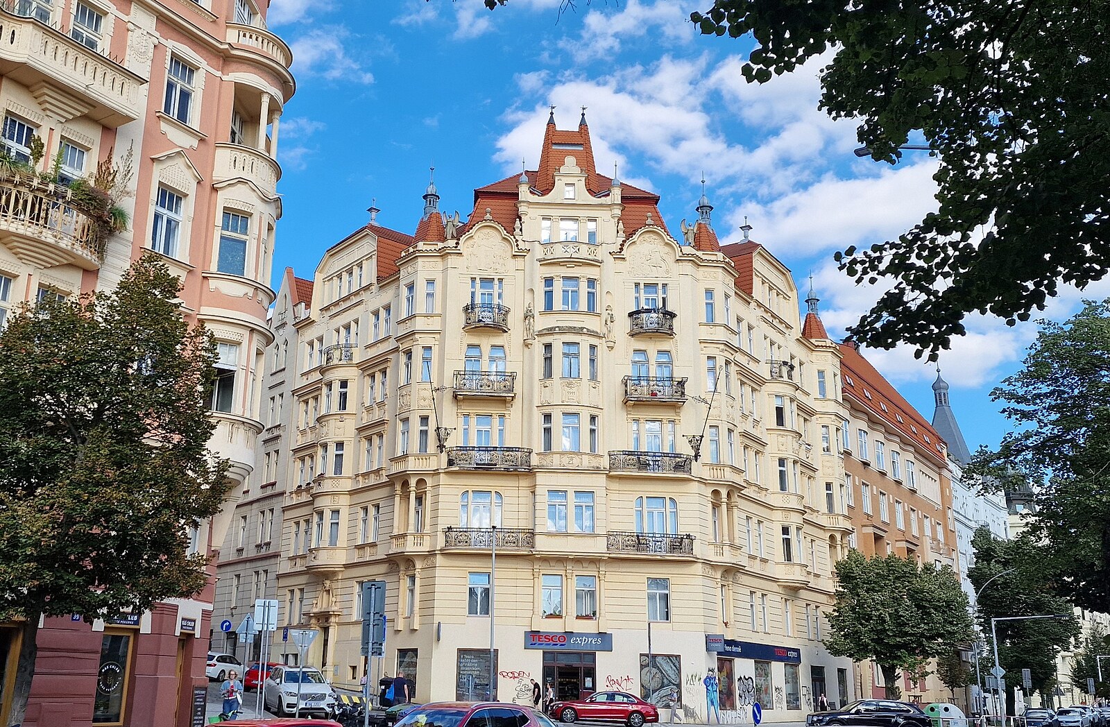 Kdo je autorem honosných fasád pražských domů? Tajemství odhalily výkresy z koupelny