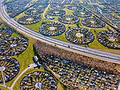 Z pta�í perspektivy p�ipomíná Brøndby Haveby futuristické m�sto �i lidskou...