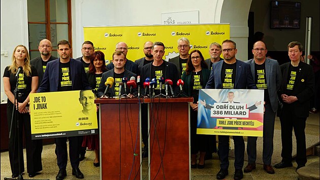 Bitva o vládu: otazník nad střetem zájmů premiéra, ale i nad hygienou poslanců | Názory