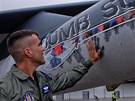 Americk bombardr B-52 na monovskm letiti