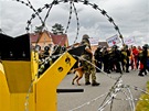 Vojensk policie rozhn demonstranty bhem cvien Boleslavsk hradba ve