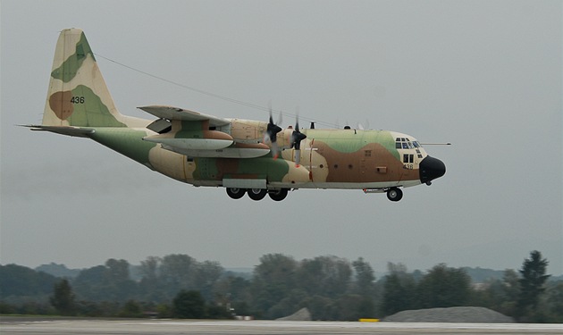 Letoun C-130 Hercules izraelského letectva pistává na monovském letiti