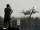 Fanouci sleduj starty letoun bhem Dn NATO v Ostrav