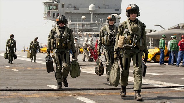 Vojáci francouzského námořnictva při operaci Unified Protector. Ilustrační foto.