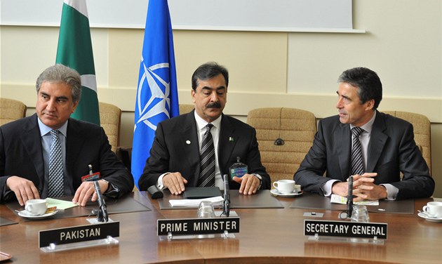 Pákistánský premiér Syed Gillani na návtv NATO v roce 2010.