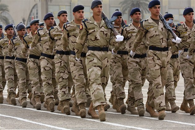 NATO pomáhá s výcvikem iráckých sil, mise je nyní ohroena. (Irácká armáda - ilustraní foto)