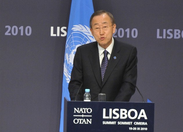 Generální tajemník OSN Pan Ki-mun na summitu NATO v Lisabonu.