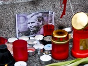 Svíčky u sochy T. G. Masaryka na Hradčanském náměstí