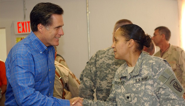 Mitt Romney na návštěvě základny Bagram v Afghánistánu.