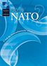 Obálka brožury Co je NATO: Úvod do transatlantické aliance