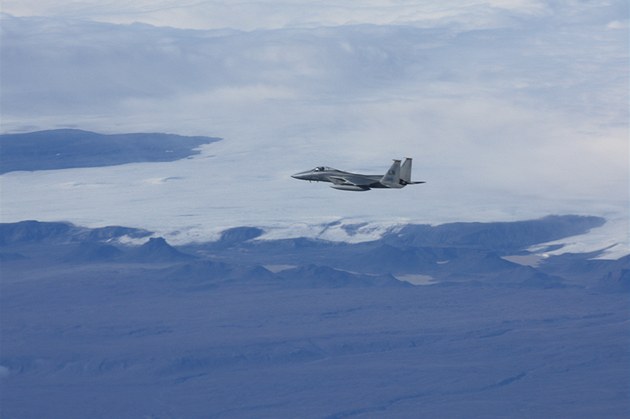 Americký letoun F-15 bhem mise NATO nad Islandem. Ilustraní foto.