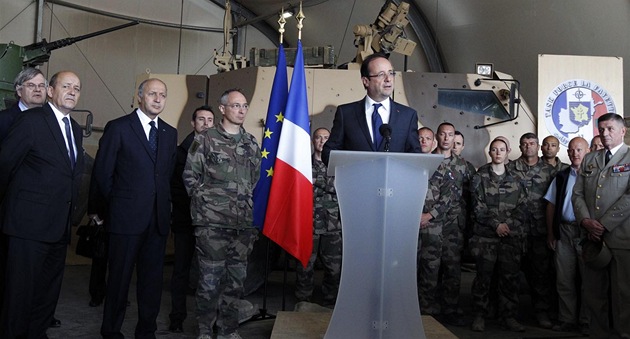 Francouzský prezident Francois Hollande na návštěvě kontingentu v Afghánistánu