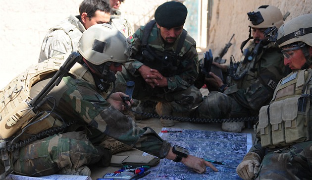 Plánování spolené operace afghánských a koaliních sil. Ilustraní foto.