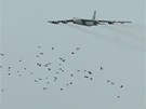Americk bombardr B-52 v Ostrav