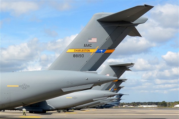 Pentagon zvauje vojenskou intervenci na Haiti. Ilustraní snímek letoun C-17 amerického letectva..