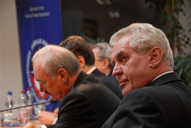 Miloš Zeman během debaty prezidentských kandidátů na téma