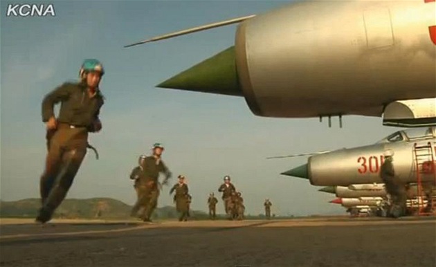 Severokorejské vzduné síly na zábru z propagandistického videa
