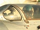 Severokorejsk pilot letounu MiG-21 na zbru z propagandistickho videa