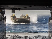 Vyloďováci člun americké námořní pěchoty na vojenském cvičení Eager Lion v