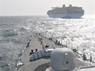 Nizozemsk fregata Van Speijk doprovz nejvt nkladn lo Maersk McKinney