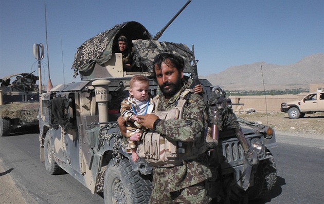 Velitel afghánského týmu enijního przkumu na Highway 1