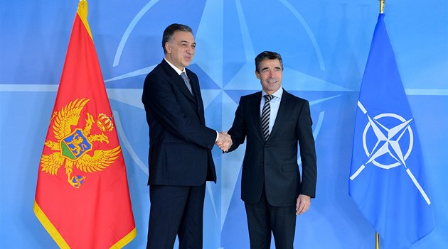 Prezident Černé Hory Filip Vujanović (vlevo) a generální tajemník NATO Anders Fogh Rasmussen. (ilustrační foto)