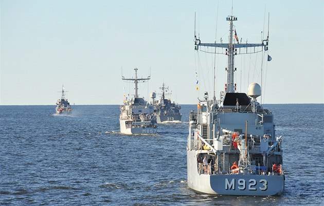 Ilustraní foto. Spolené cviení flotily NATO s ruským námonictvem.