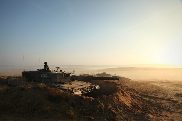 Tanky Leopard II polské armády během cvičení Sil rychlé reakce NATO v polském