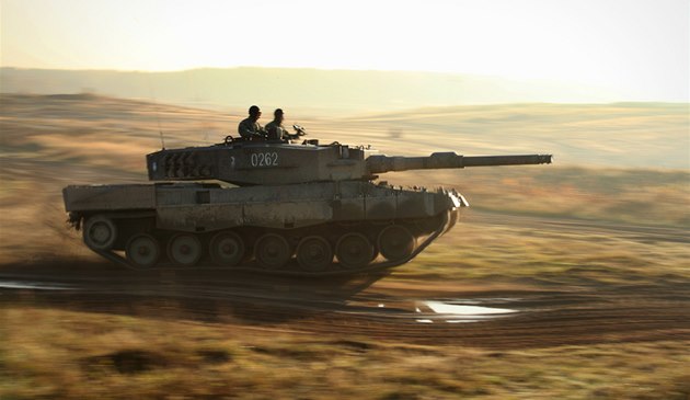 Tank Leopard II polské armády během cvičení Sil rychlé reakce NATO