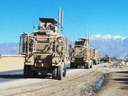 et vojci na patrole v okol zkladny Bagrm v Afghnistnu