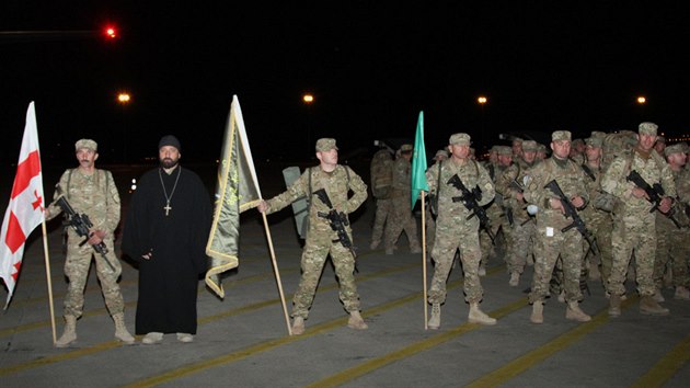 Gruzínští vojáci před odletem do Afghánistánu