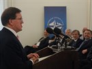 Bval generln tajemnk NATO George Robertson hovo na nrodn konferenci k...