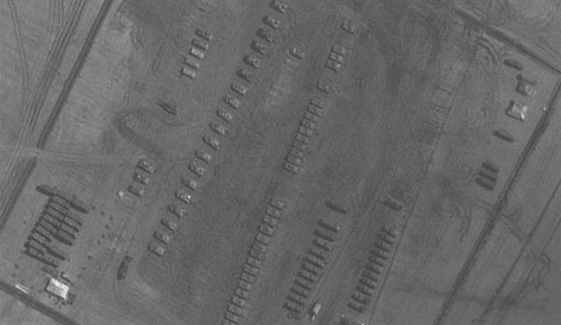 Satelitní snímek ruských tankových jednotek u ukrajinských hranic