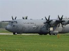 Americk transportn letoun C-130 Hercules na polsk zkladn wiedwin