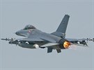 Dnsk letouny F-16 startuj z estonsk zkladny Amari
