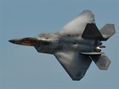 Nejvýkonnější stíhací stroj současnosti - F-22 Raptor na letecké show na základně Barksdale v Louisianě