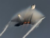 F-22 Raptor na letecké show „Arctic Thunder“ na Aljašce.