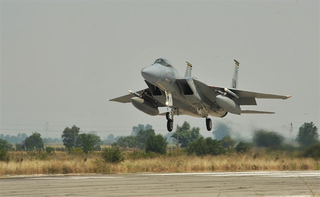 Pistání u Plovdivu. Americké letectvo vyslalo 12 stíhaek F-15 na cviení do...