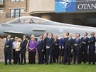 Ld zem NATO sleduj  prlet bojovch letoun nad djitm summitu ve Walesu