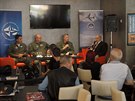 Veřejná odpolední debata v ostravském Domě knihy s piloty letectev účastnících se Dnů NATO v Ostravě (19.9. 2014).
